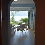 Skorponeria Beachfront House בית נופש