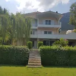 Skorponeria Beachfront House *