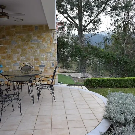 Skorponeria Beachfront House *