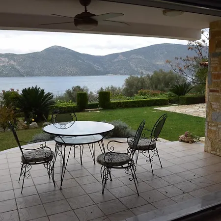 Skorponeria Beachfront House Дом отдыха *