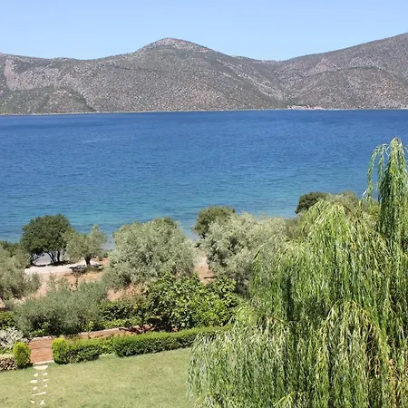 Skorponeria Beachfront House * Skroponeria