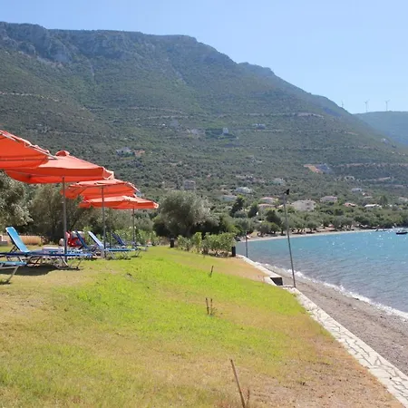 Skorponeria Beachfront House Ferienhaus
