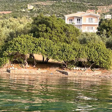 Skorponeria Beachfront House * Skroponeria