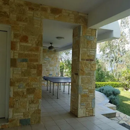 Сasa de vacaciones Skorponeria Beachfront House
