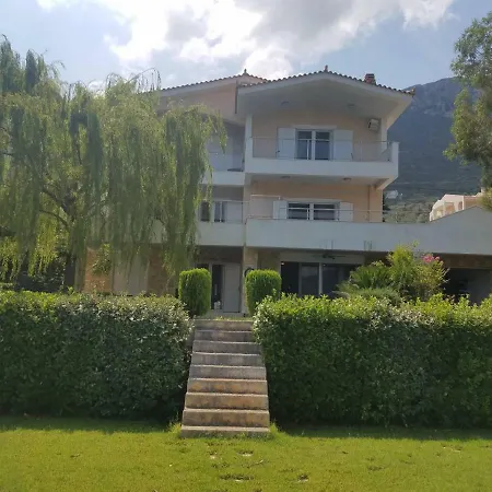 Skorponeria Beachfront House *